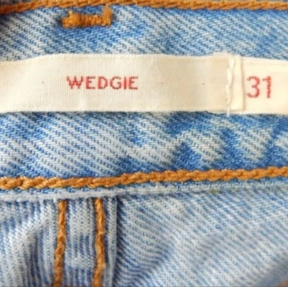 Levi’s Wedgie Fit Distressed Jeans - Picture 3 of 3